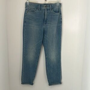 Preowned Banana Republic premium denim women’s jeans. Size 29.